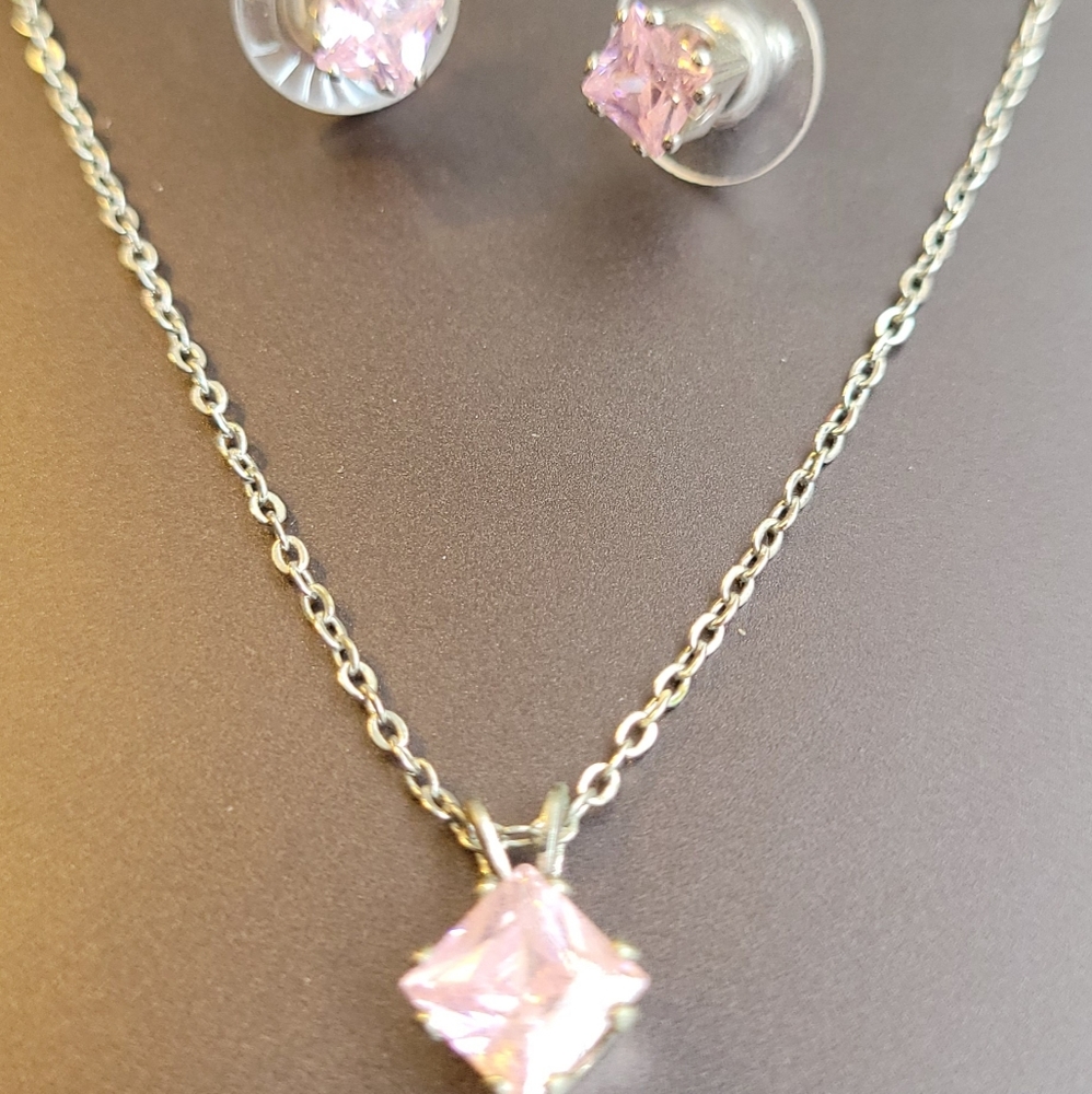 Necklace and earrings set